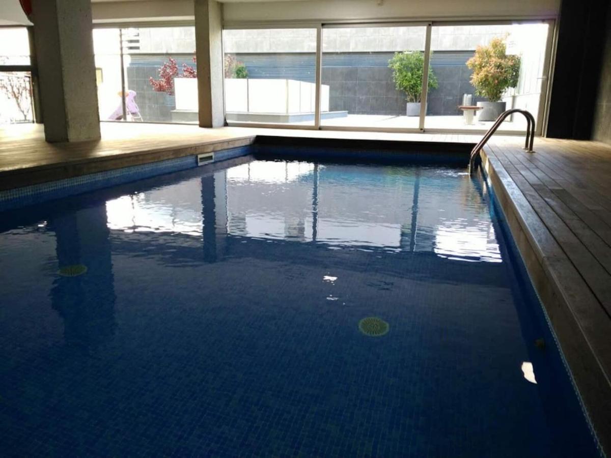 Stylish Flat, 2 Bathrooms And Swimming Pool, Next To The Beach! サン・アドリア・デ・ベソス エクステリア 写真
