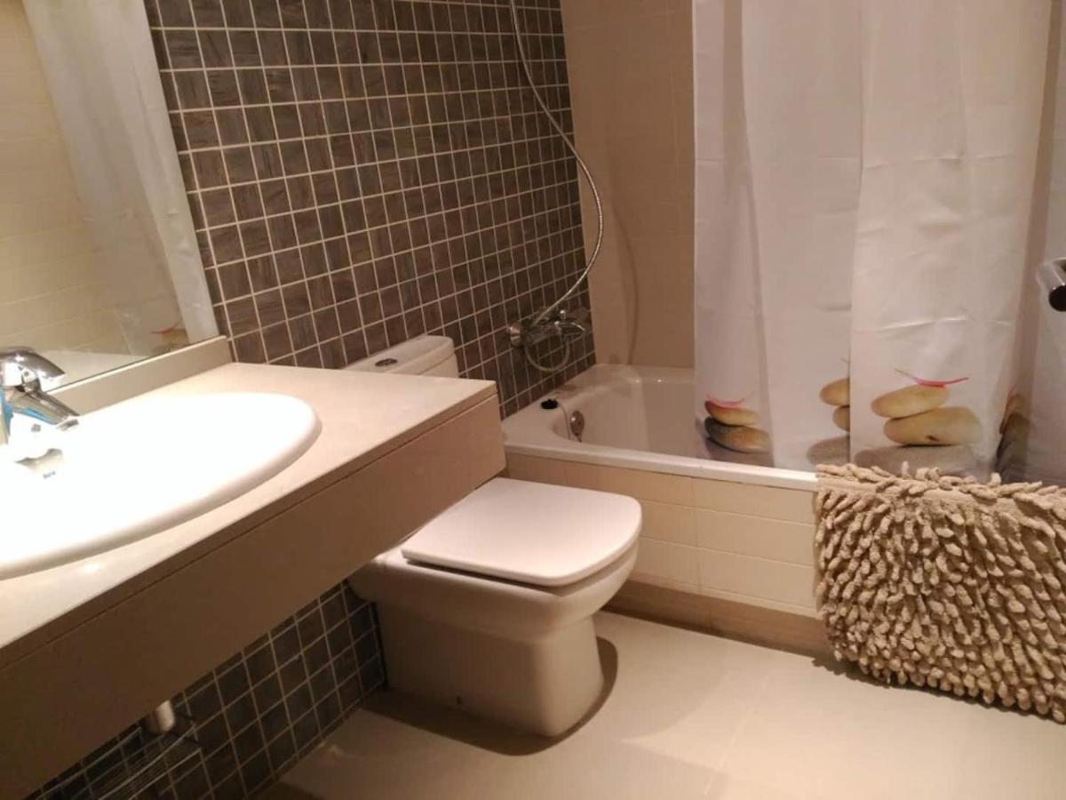 Stylish Flat, 2 Bathrooms And Swimming Pool, Next To The Beach! サン・アドリア・デ・ベソス エクステリア 写真