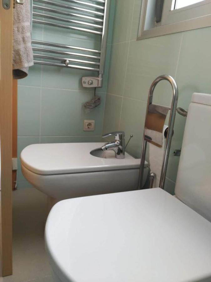 Stylish Flat, 2 Bathrooms And Swimming Pool, Next To The Beach! サン・アドリア・デ・ベソス エクステリア 写真